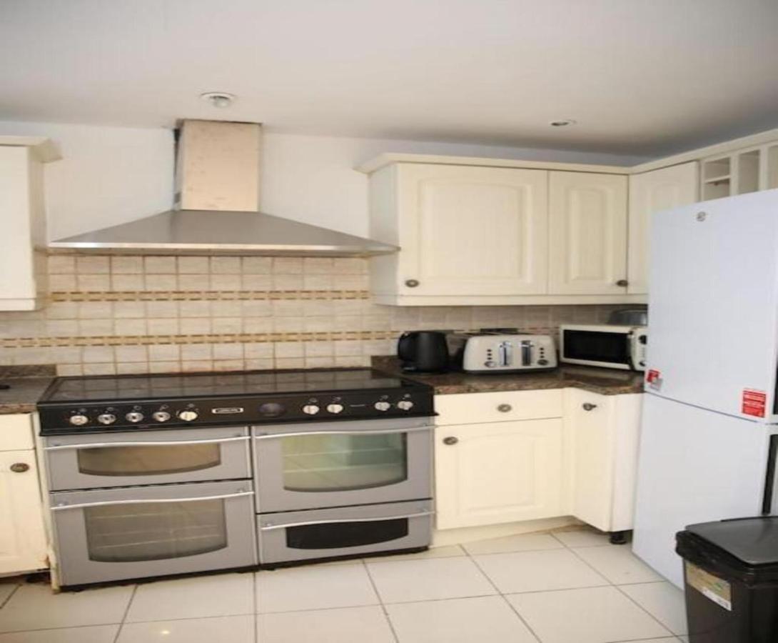 Oyo Timi Holiday Homes London Eksteriør bilde